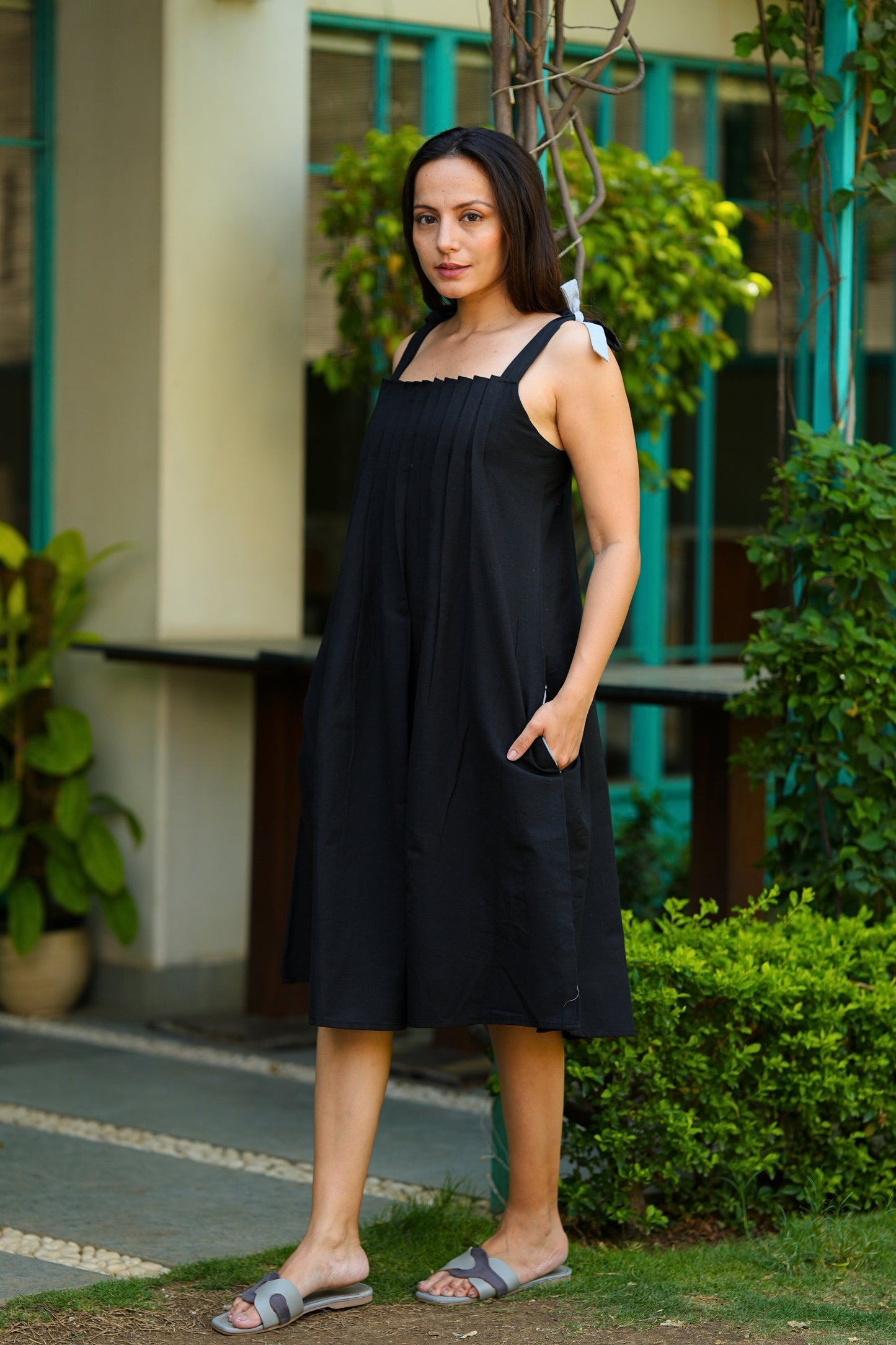 Black Solid Strappy Knot Dress